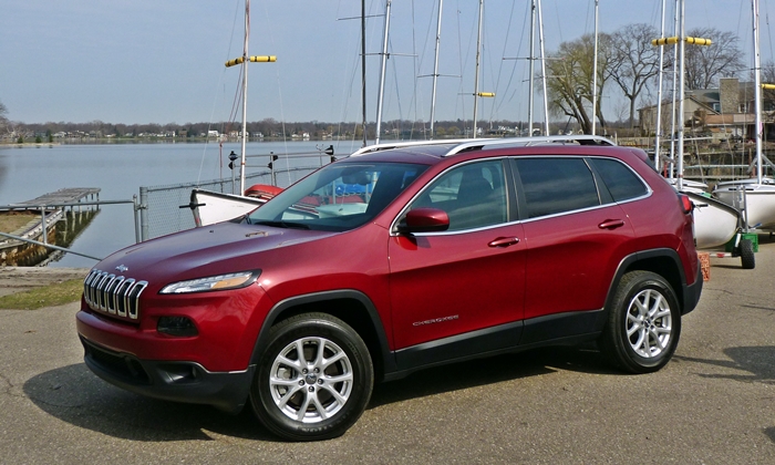 Cherokee Reviews: Jeep Cherokee front quarter view