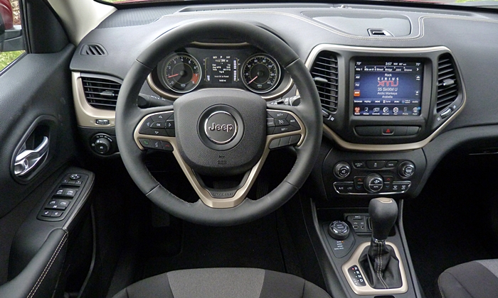 Cherokee Reviews: Jeep Cherokee instrument panel