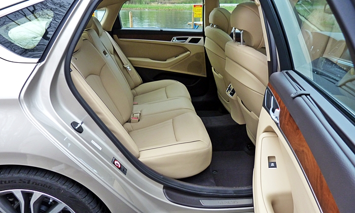 Genesis Reviews: Hyundai Genesis back seat