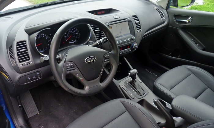 Nissan Sentra Photos: 2014 Kia Forte EX interior