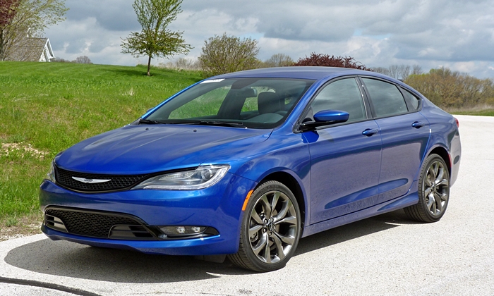 Chrysler 200S front quarter view