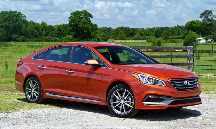 Sonata Reviews: 2015 Hyundai Sonata Sport 2.0T front quarter view