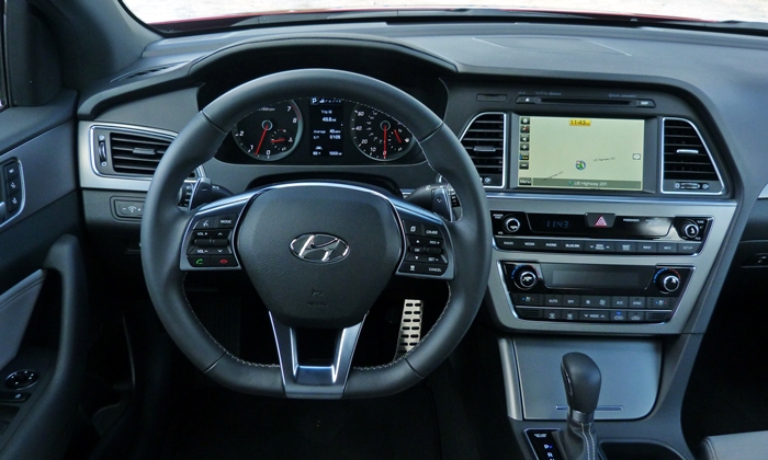 Hyundai Sonata Photos: 2015 Hyundai Sonata Sport 2.0T instrument panel
