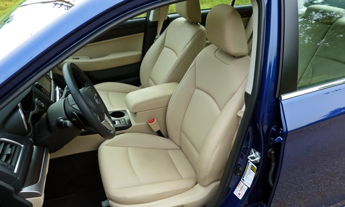 Subaru Legacy Photos: Subaru Legacy Limited driver seat