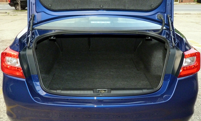 Legacy Reviews: Subaru Legacy trunk