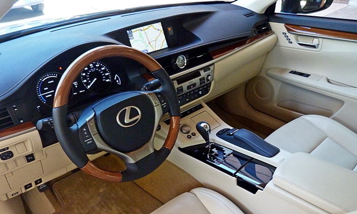 Lincoln MKZ Photos: Lexus ES 300h interior