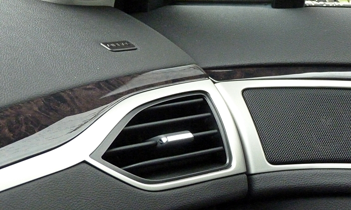 Lincoln MKZ Photos: Lincoln MKZ Hybrid instrument panel fit