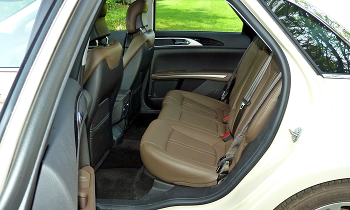 Lincoln MKZ Photos: Lincoln MKZ Hybrid rear seat