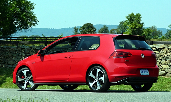 Golf / GTI Reviews: Volkswagen GTI rear quarter view