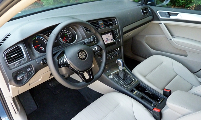 Volkswagen Golf / Rabbit / GTI Photos: Volkswagen e-Golf interior