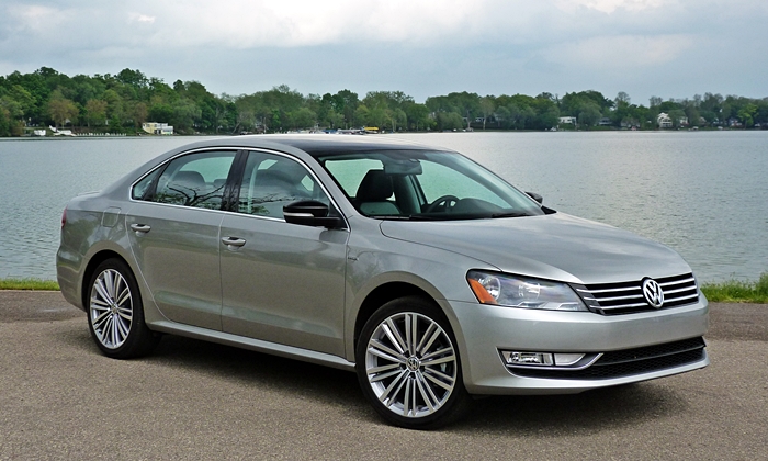 Passat Reviews: Volkswagen Passat Sport front quarter view