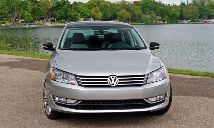 Passat Reviews: Volkswagen Passat Sport front view