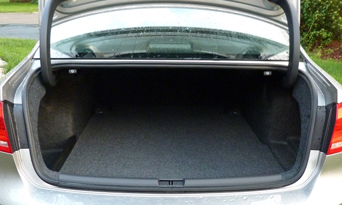 Passat Reviews: Volkswagen Passat Sport trunk