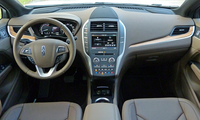 Lincoln MKC Photos: Lincoln MKC instrument panel full width