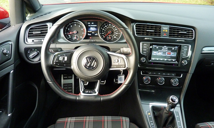 Golf / GTI Reviews: GTI instrument panel