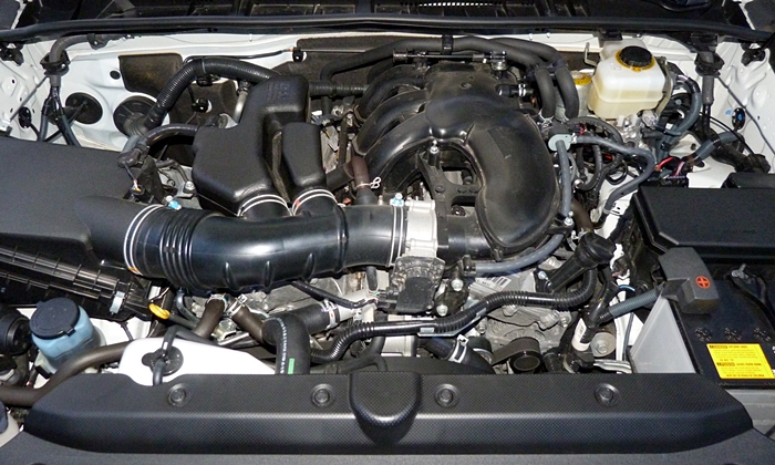 Toyota 4Runner Photos: Toyota 4Runner engine uncovered