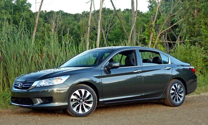 2014 Honda Accord Hybrid front quarter view