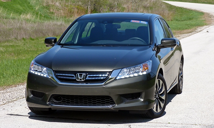 Accord Reviews: 2014 Honda Accord Hybrid front view