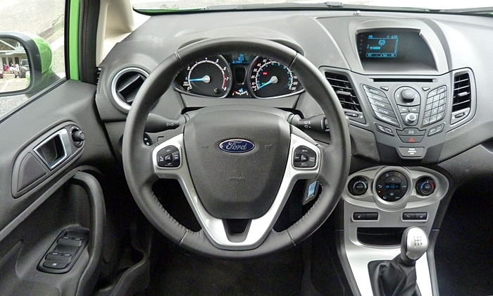Fiesta Reviews: Ford Fiesta SE instrument panel