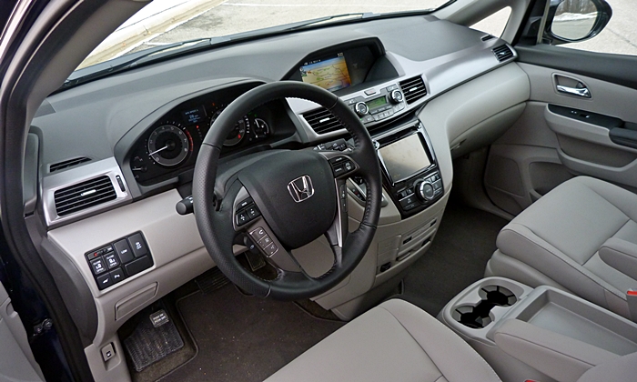 Kia Sedona Photos: Honda Odyssey interior