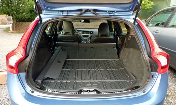 V60 Reviews: Volvo V60 cargo area seats folded.