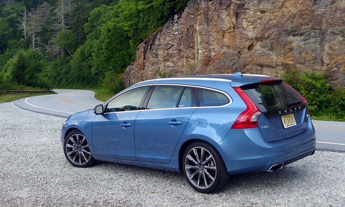 V60 Reviews: Volvo V60 rear quarter view curves