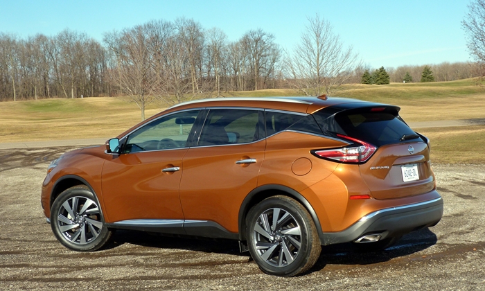 Murano Reviews: Nissan Murano rear quarter view