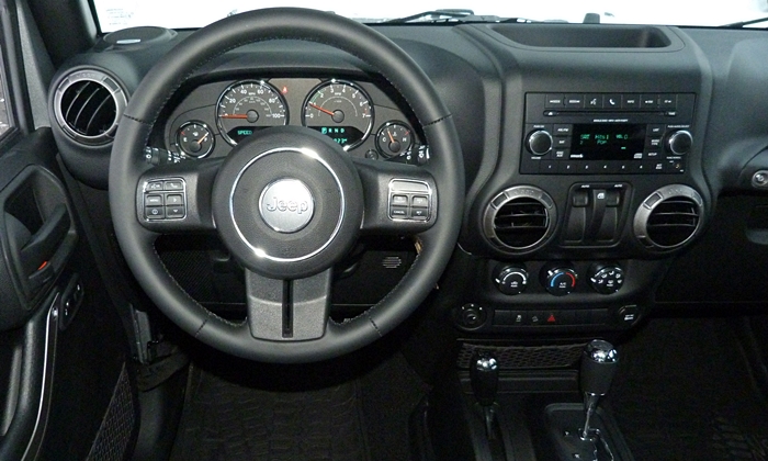 Wrangler Reviews: Jeep Wrangler instrument panel