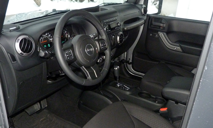 Wrangler Reviews: Jeep Wrangler interior