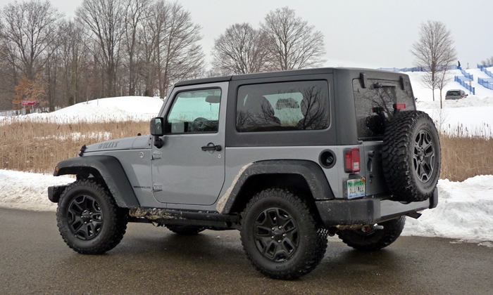 Wrangler Reviews: Jeep Wrangler rear quarter view
