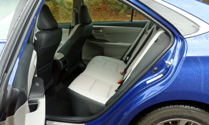 Camry Reviews: Toyota Camry Hybrid SE back seat