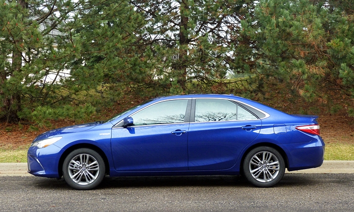 Toyota Camry Photos: Toyota Camry Hybrid SE side view