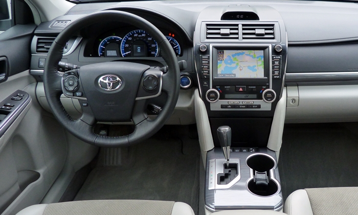 Toyota Camry Photos: 2012 Toyota Camry Hybrid interior