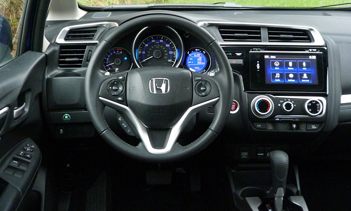 Fit Reviews: 2015 Honda Fit instrument panel