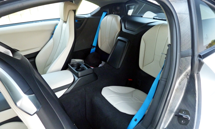 i8 Reviews: BMW i8 back seats