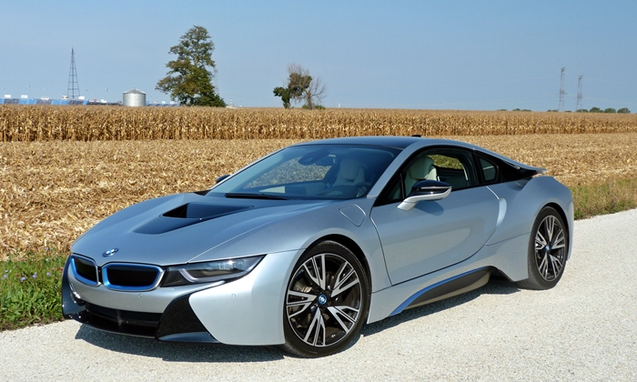 BMW i8 front quarter view