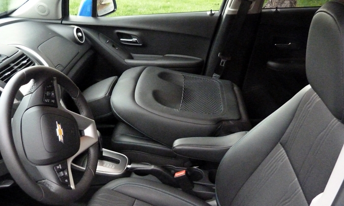 Chevrolet Trax Photos: Chevrolet Trax folding front passenger seat