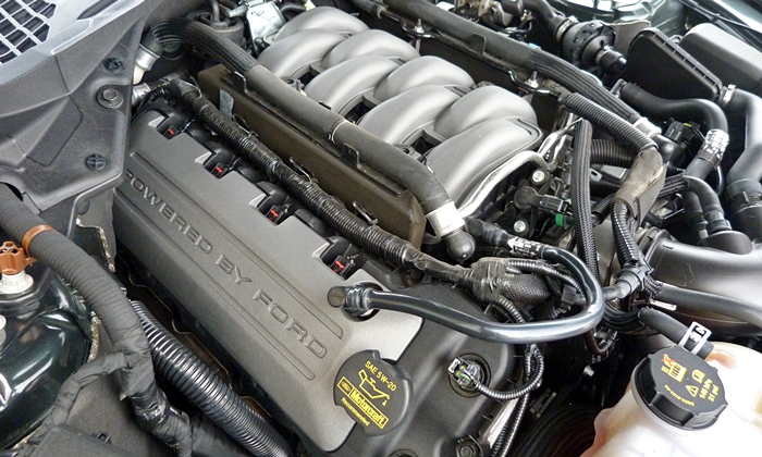 Ford Mustang Photos: 2015 Ford Mustang GT engine angle