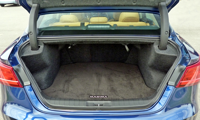 Maxima Reviews: 2016 Nissan Maxima SR trunk