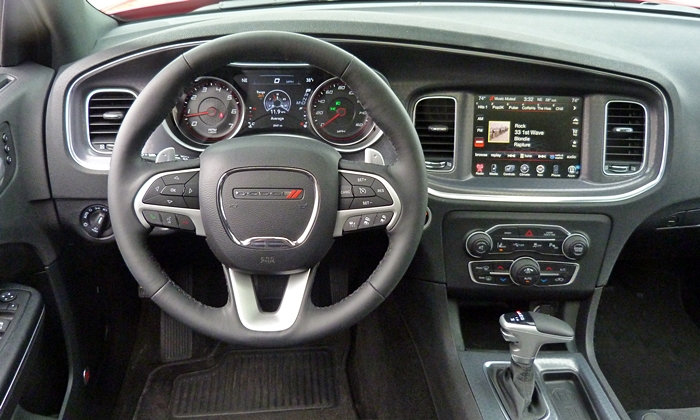 Charger Reviews: Dodge Charger R/T instrument panel