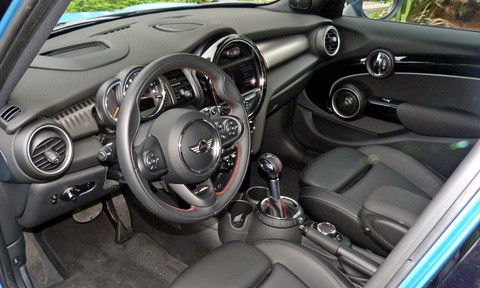 Hardtop Reviews: Mini Hardtop 4 Door interior