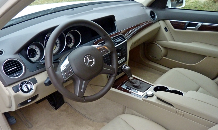 Mercedes-Benz C-Class Photos: Old C-Class interior
