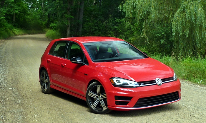 Golf / GTI Reviews: Volkswagen Golf R front quarter view