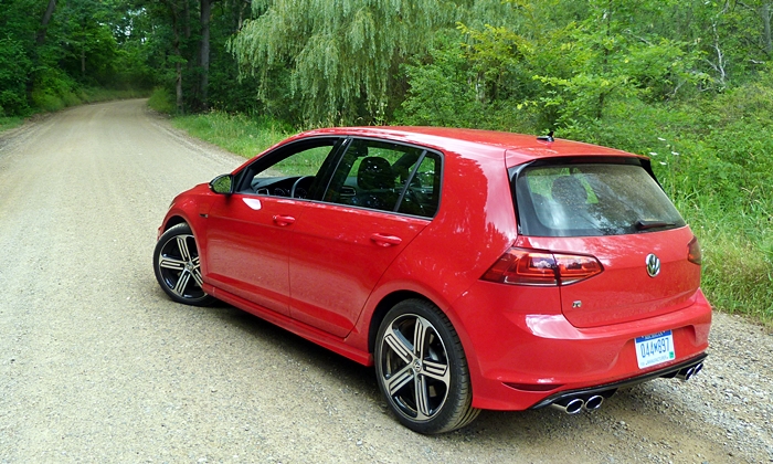 Golf / GTI Reviews: Volkswagen Golf R rear quarter view