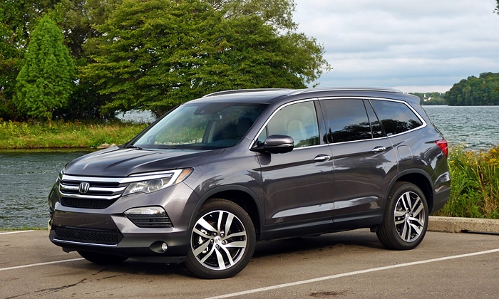 Pilot Reviews: Honda Pilot front quarter view