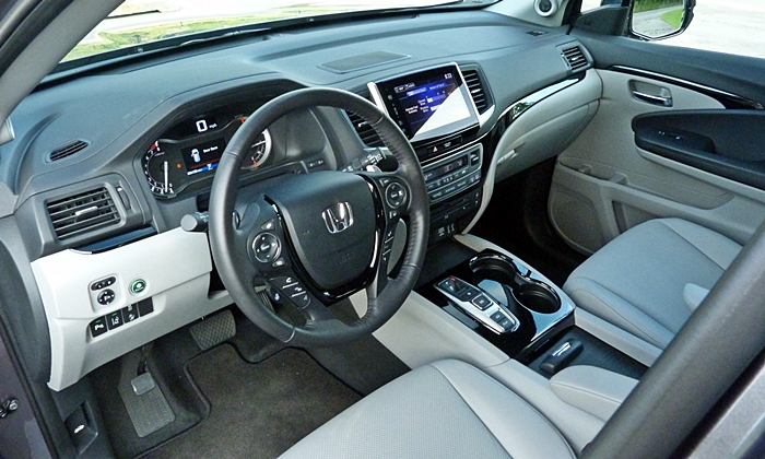 Pilot Reviews: Honda Pilot interior