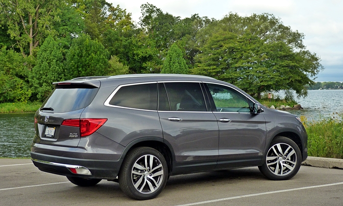 Pilot Reviews: Honda Pilot rear quarter view