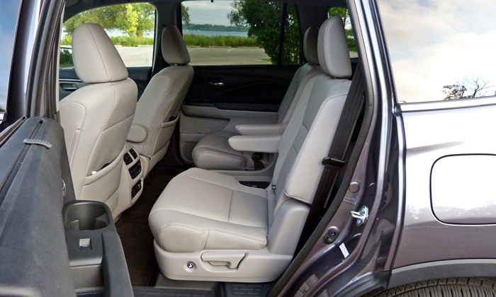 Pilot Reviews: Honda Pilot second-row seat