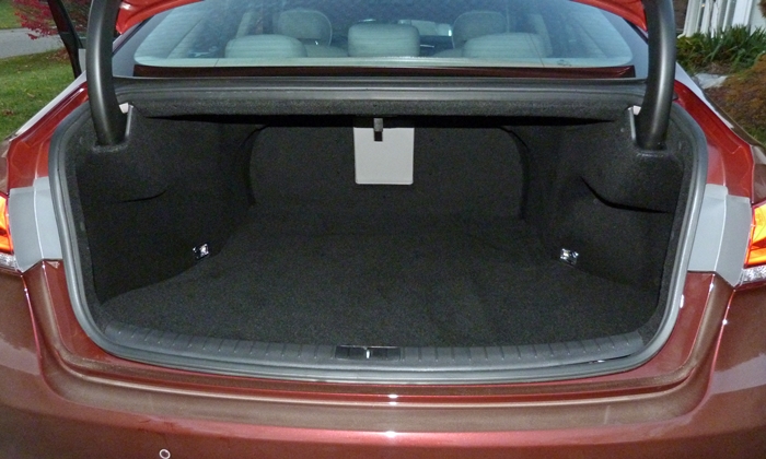 Genesis Reviews: Hyundai Genesis trunk