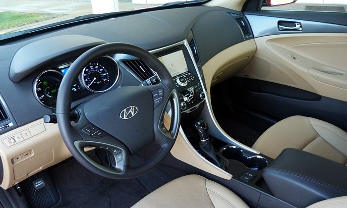 Hyundai Sonata Photos: 2013 Hyundai Sonata Hybrid interior